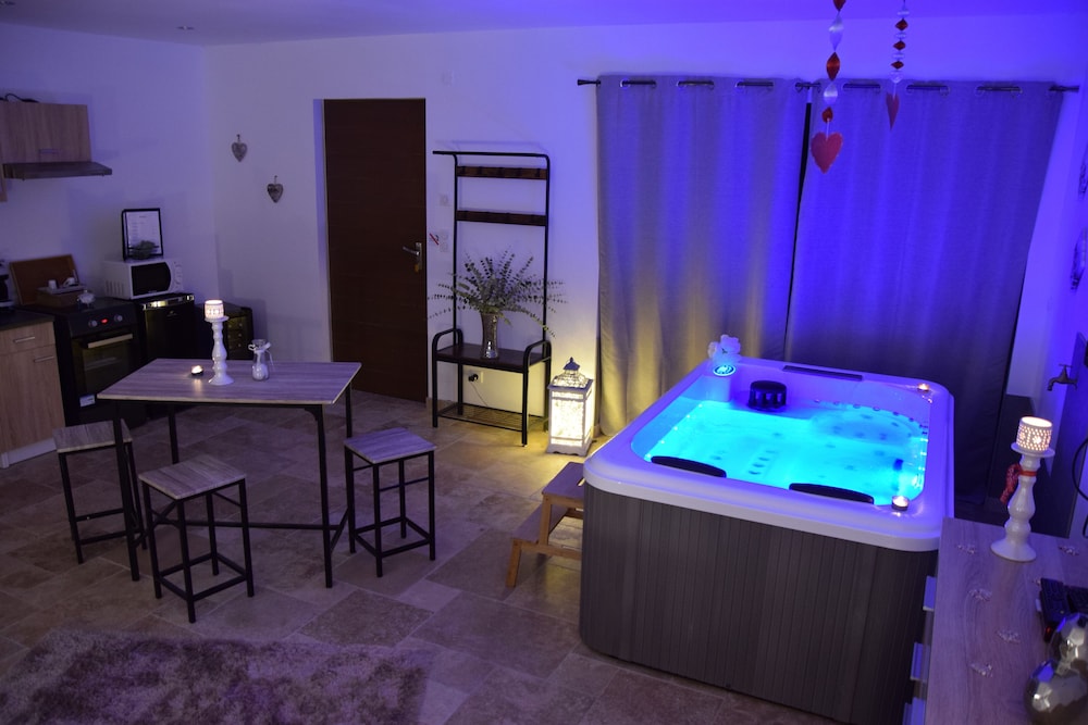 Romantic Cottage, Hot Tub (L'Étoile Spa) - Photo 8