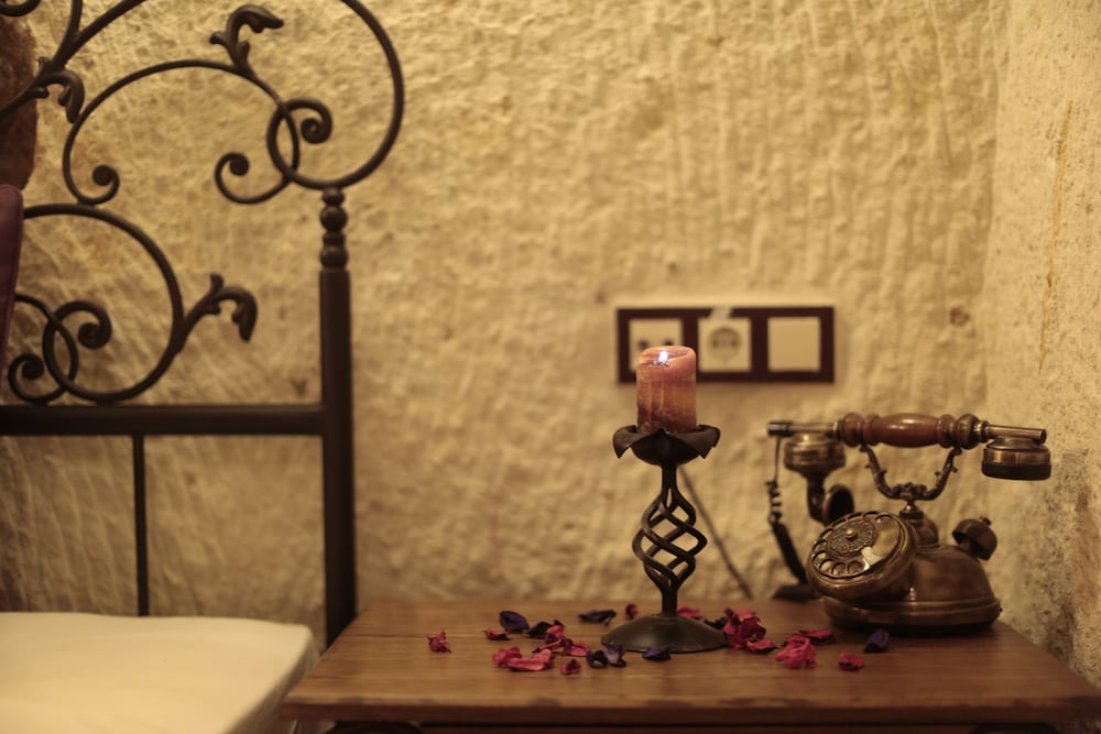Honeymoon Room - Photo 7