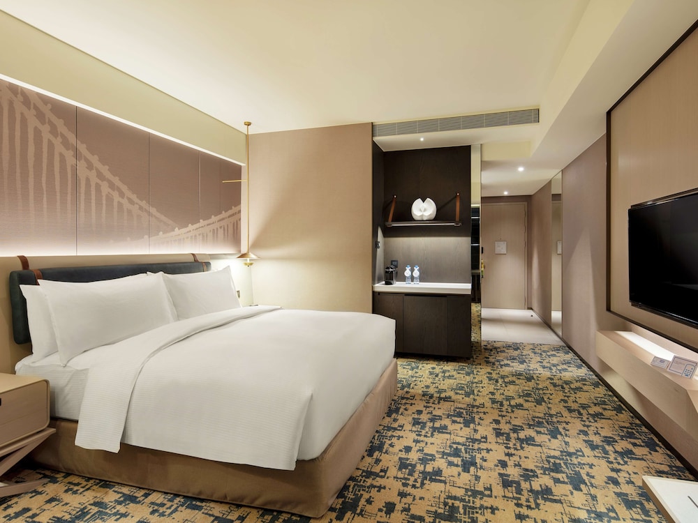 Executive Room, 1 King Bed - Photo 4
