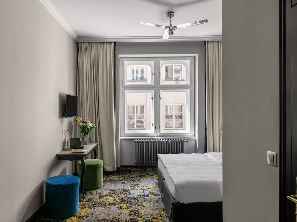 M Room, Bathtub, Air Conditioning