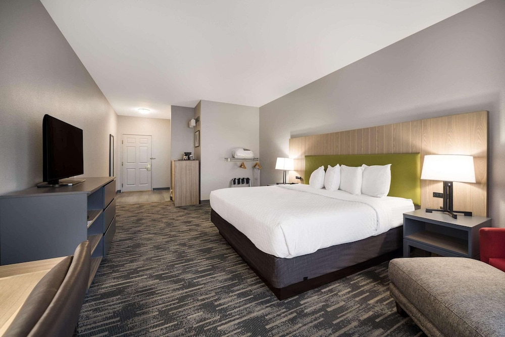 Suite, Multiple Beds, Non Smoking - Photo 1