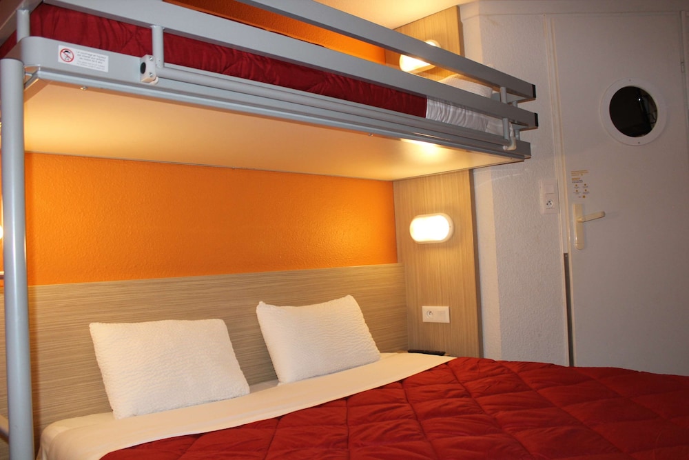 Standard Room, Multiple Beds (1 Double and 1 Single bed) - Photo 3