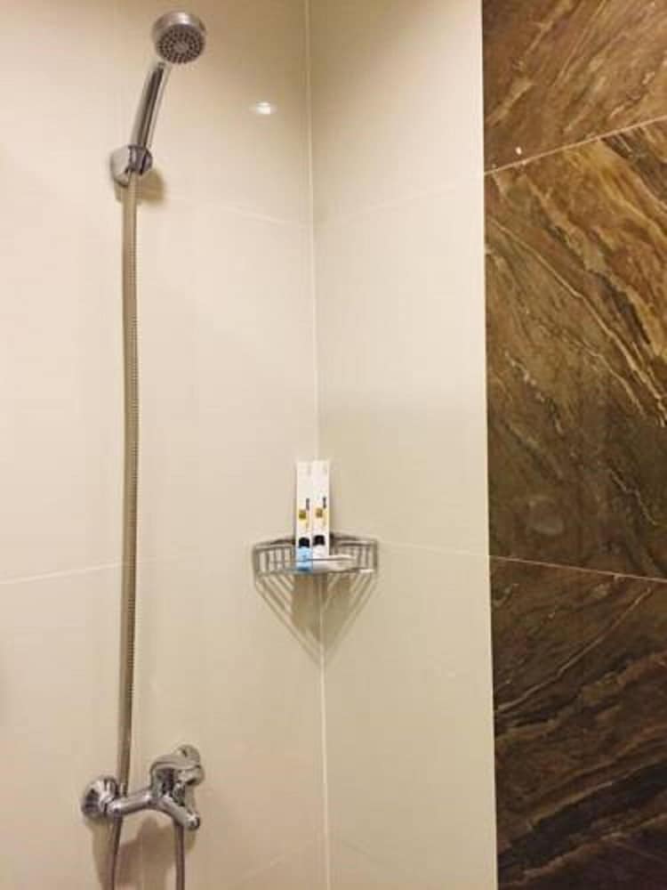 Premium Deluxe Room - Photo 7