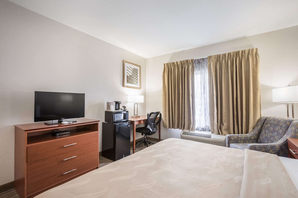 Single Room, 1 Queen Bed, Non Smoking - Photo 2