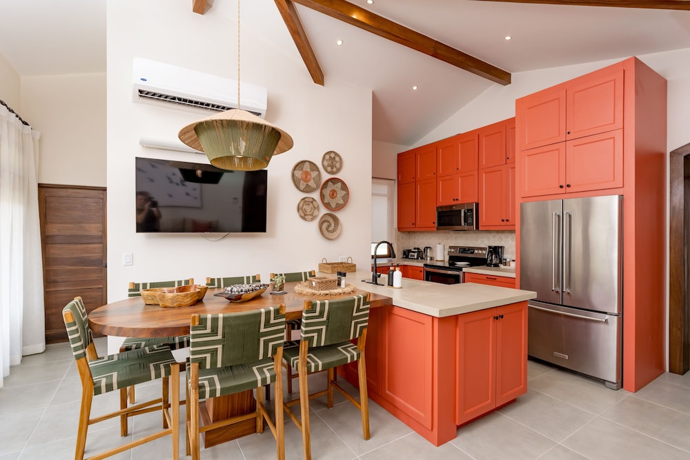 Condominio de lujo, Múltiples camas, Balcón, Vista a la ciudad (206 Plaza Pienza | 3 habitaciones | 3 baños)