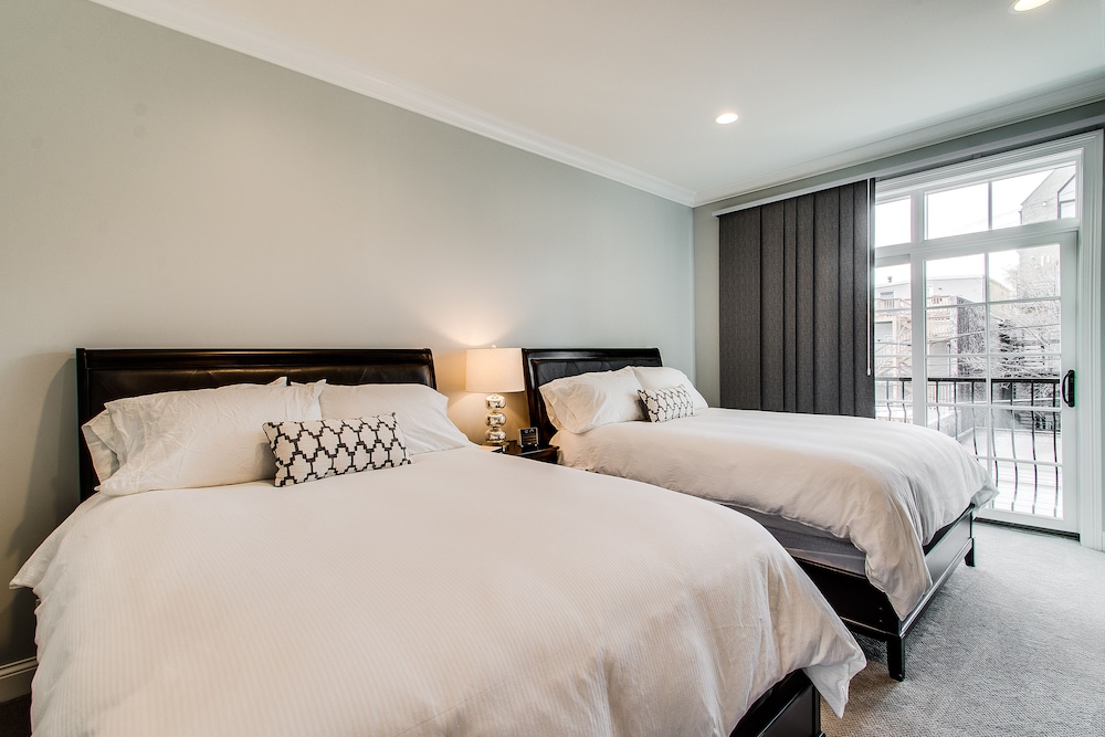 Deluxe Suite, 2 Queen Beds