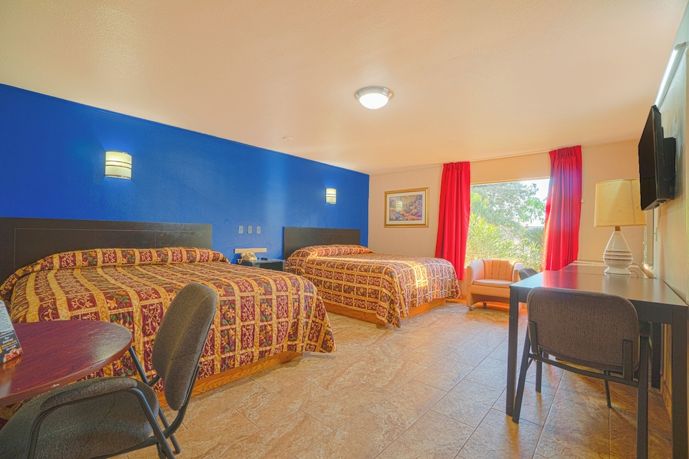 Room, Multiple Beds - Photo 6