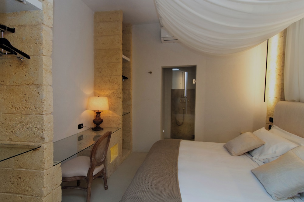 Deluxe Suite photo 2