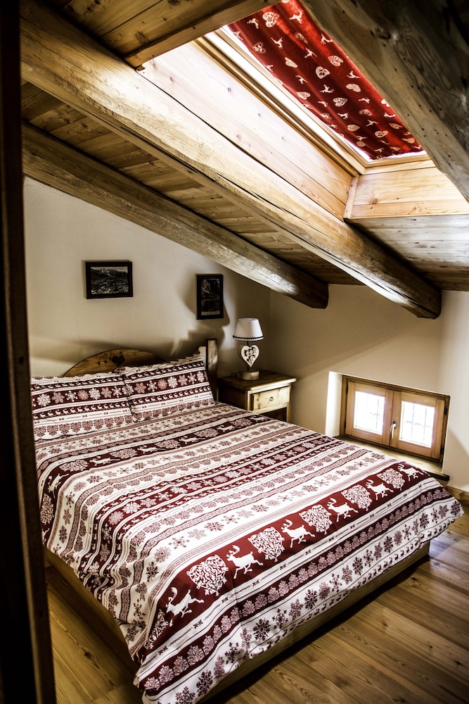 Duplex, 2 Bedrooms, Balcony, Mountain View photo 2