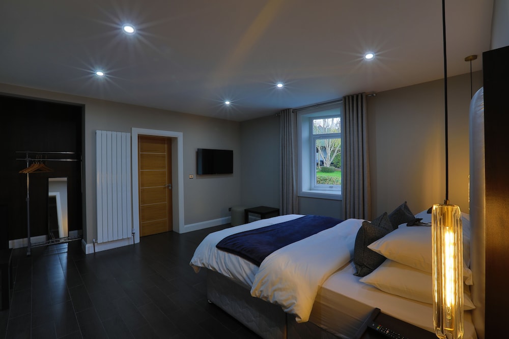 Knocklayde - king room photo 2
