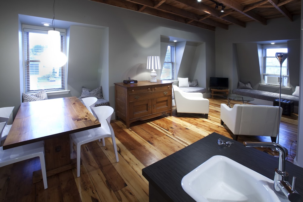 Deluxe Suite, Private Bathroom photo 2