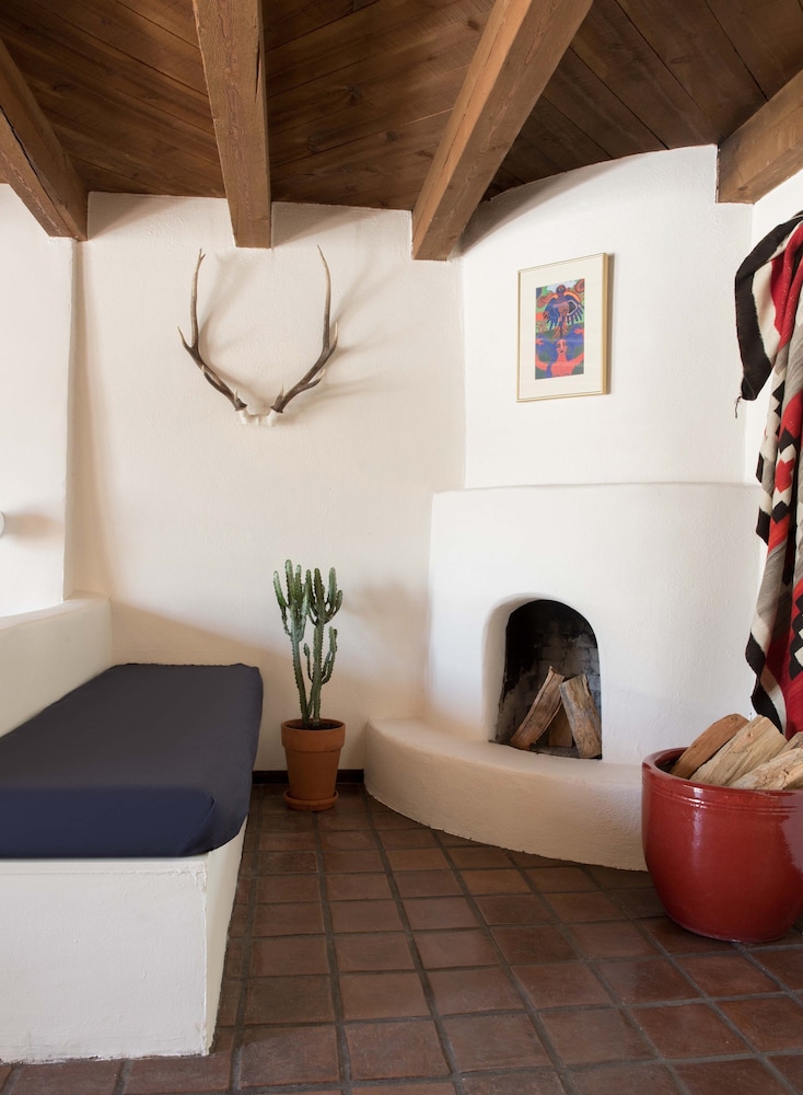 Room, 1 King Bed (Kiva) photo 3
