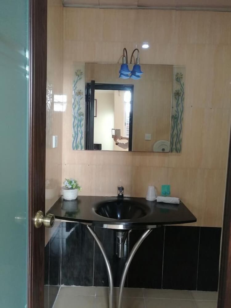 Business Double Room, 2 Queen Beds, Non Smoking, City View photo 3