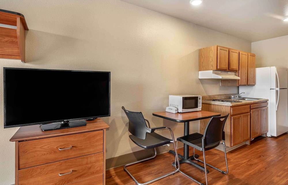 Standard Studio, 2 Double Beds, Non Smoking, Refrigerator & Microwave photo 3