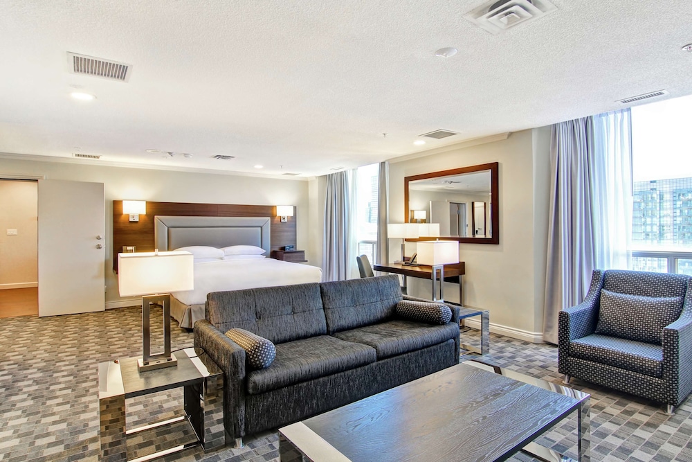 Suite, 1 King Bed with Sofa bed, Kitchen - Photo 1