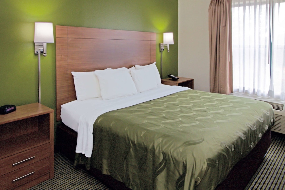 Business Suite, 1 King Bed, Non Smoking photo 2