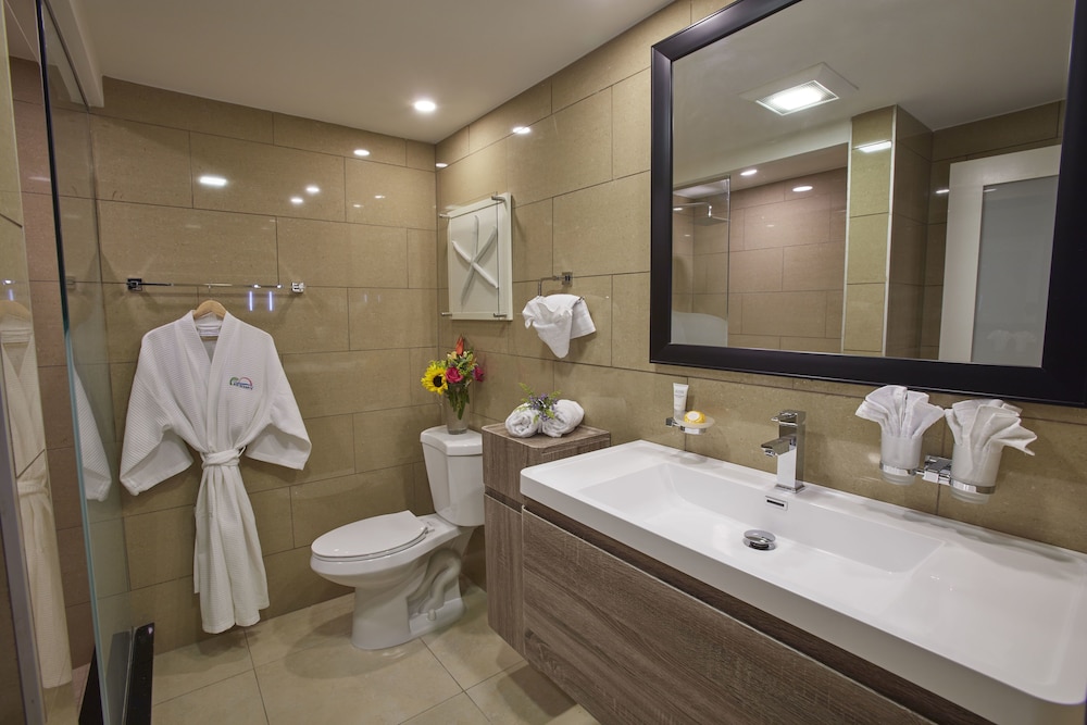 Suite, 1 Bedroom - Photo 13