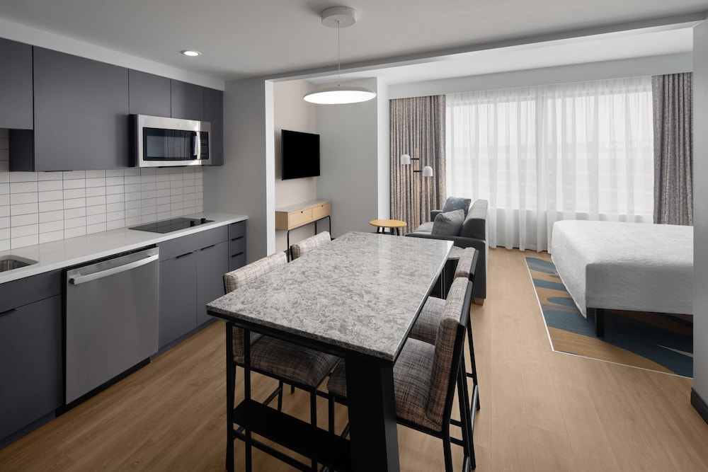 Room, 1 King Bed, Accessible (Mobility & Hearing, Roll-In Shower) - Photo 3