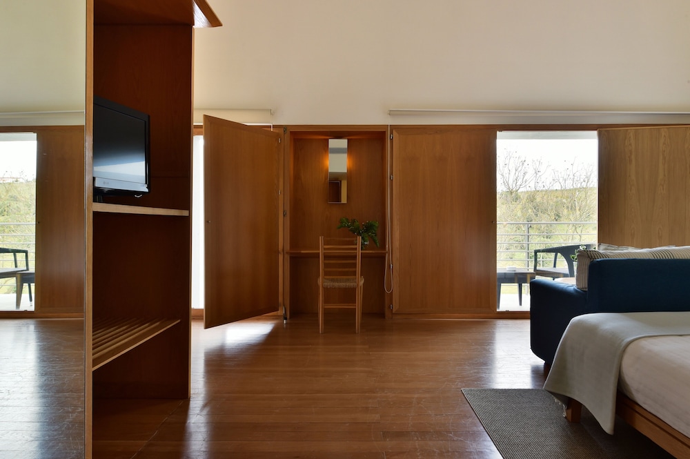 Family Room (Superior) - Photo 6