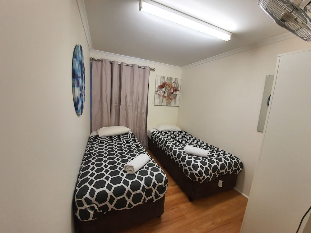 Two Bedroom Apartment Queen and Twin - Photo 21