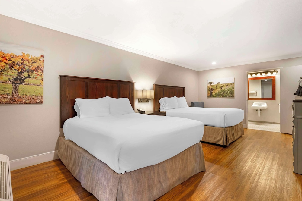 Standard Room, 2 Queen Beds, Accessible, Non Smoking - Photo 2