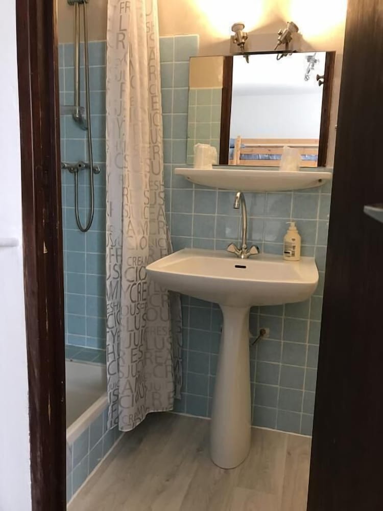 Double or Twin Room - Photo 11