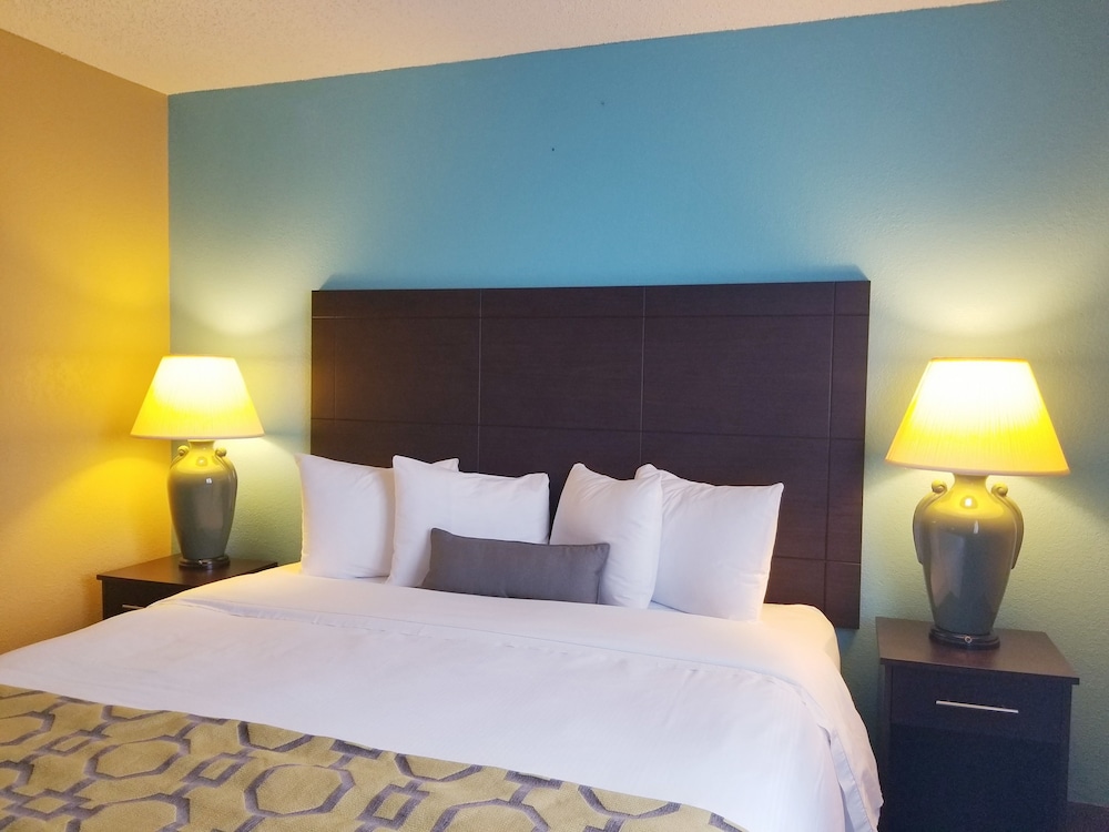 Room, 1 King Bed, Non Smoking - Photo 2