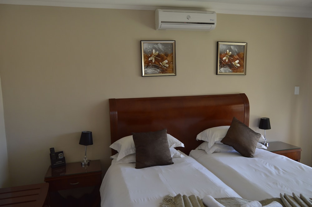 Luxury Twin Room photo 3