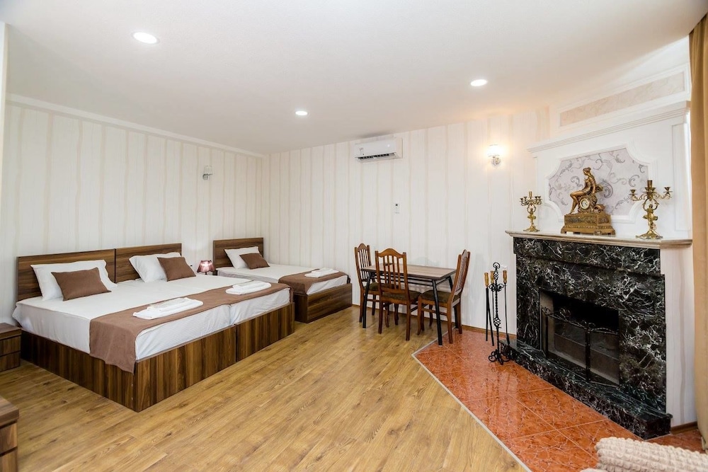 Comfort Triple Room, Multiple Beds photo 2