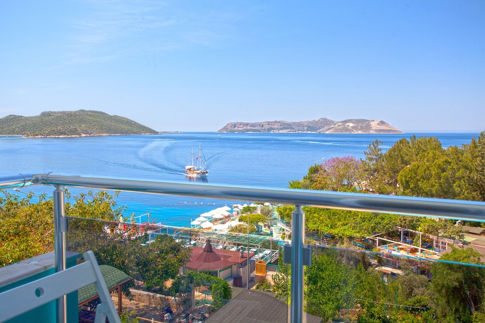 Honeymoon Room, 1 Double Bed, Jetted Tub, Sea View photo 2