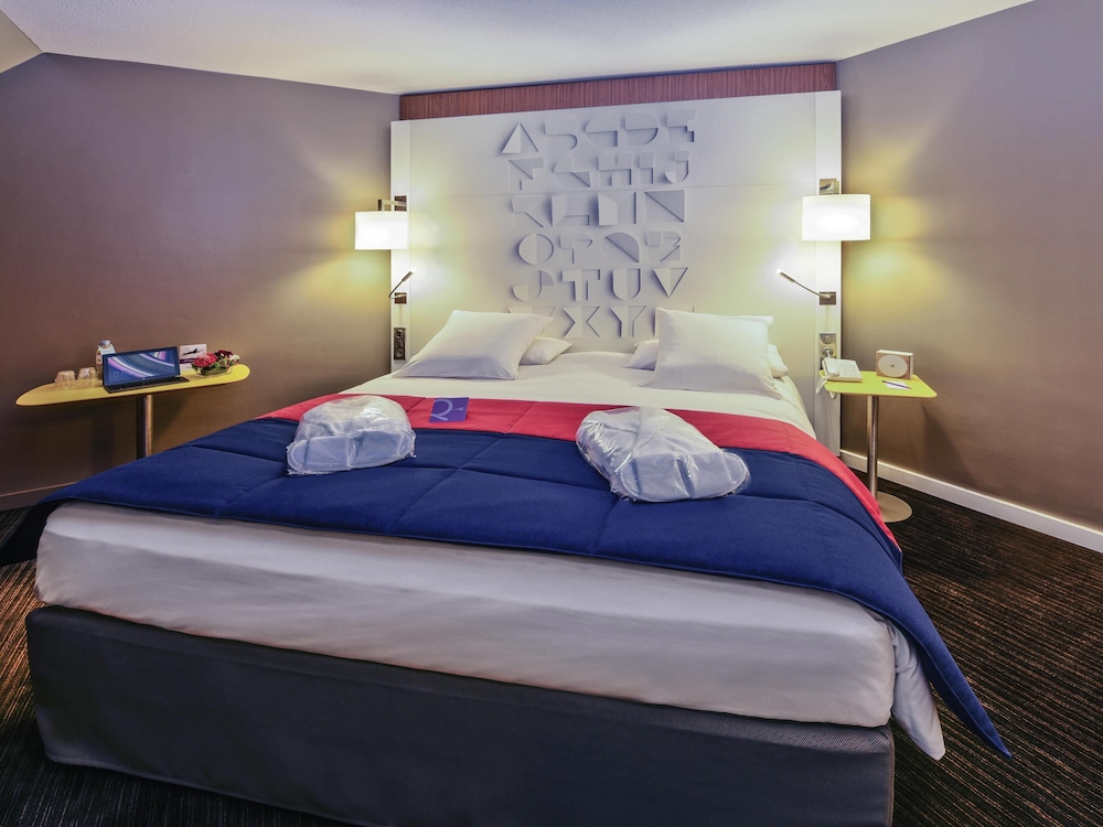 Superior Suite, 1 King Bed with Sofa bed - Photo 4