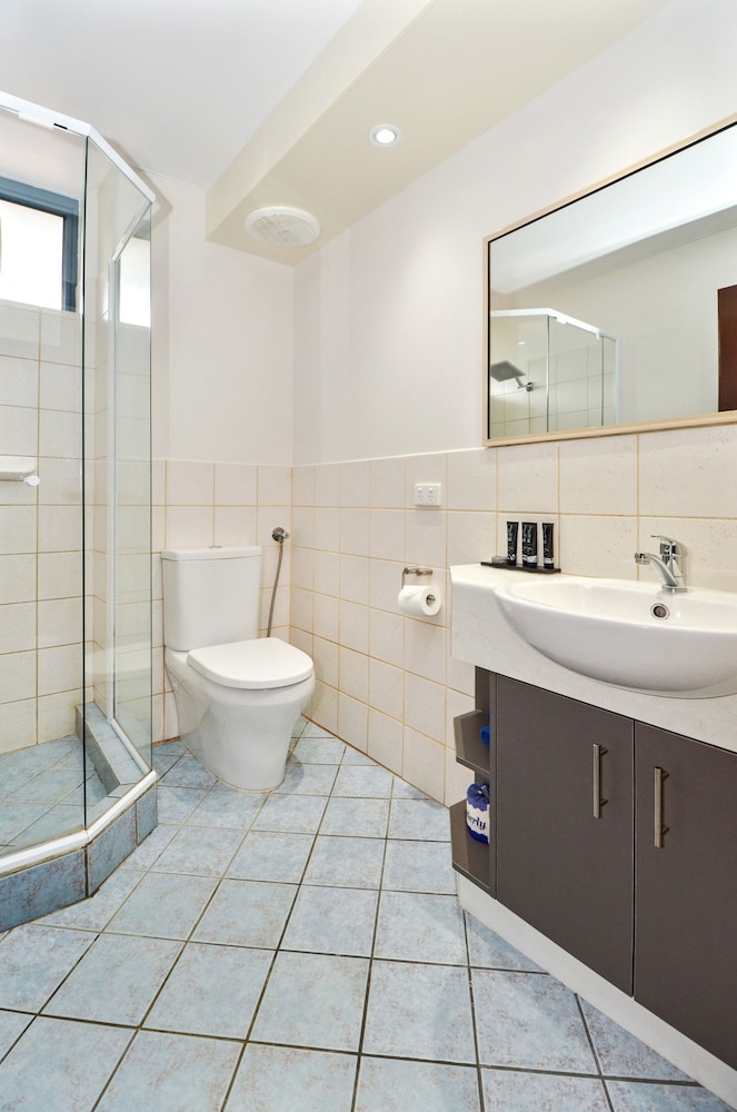 One-Bedroom Apartment - Photo 2