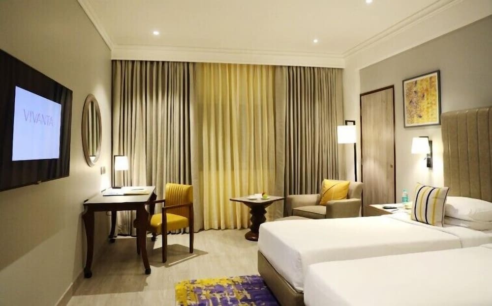 Deluxe Room, City View (With Double Bed) photo 3