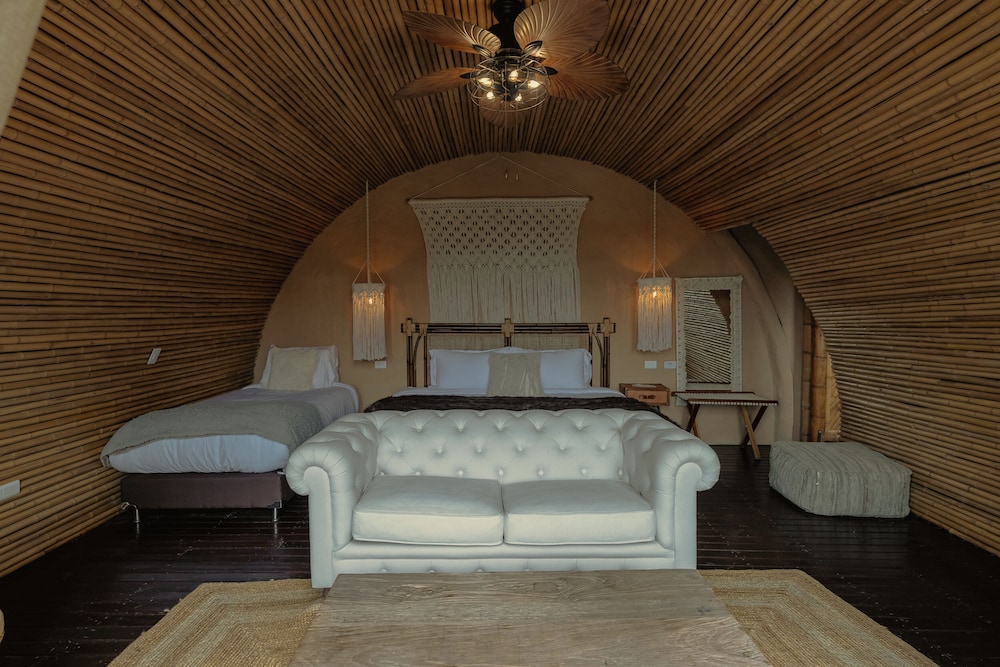 Bamboo Palace Banana - Photo 3