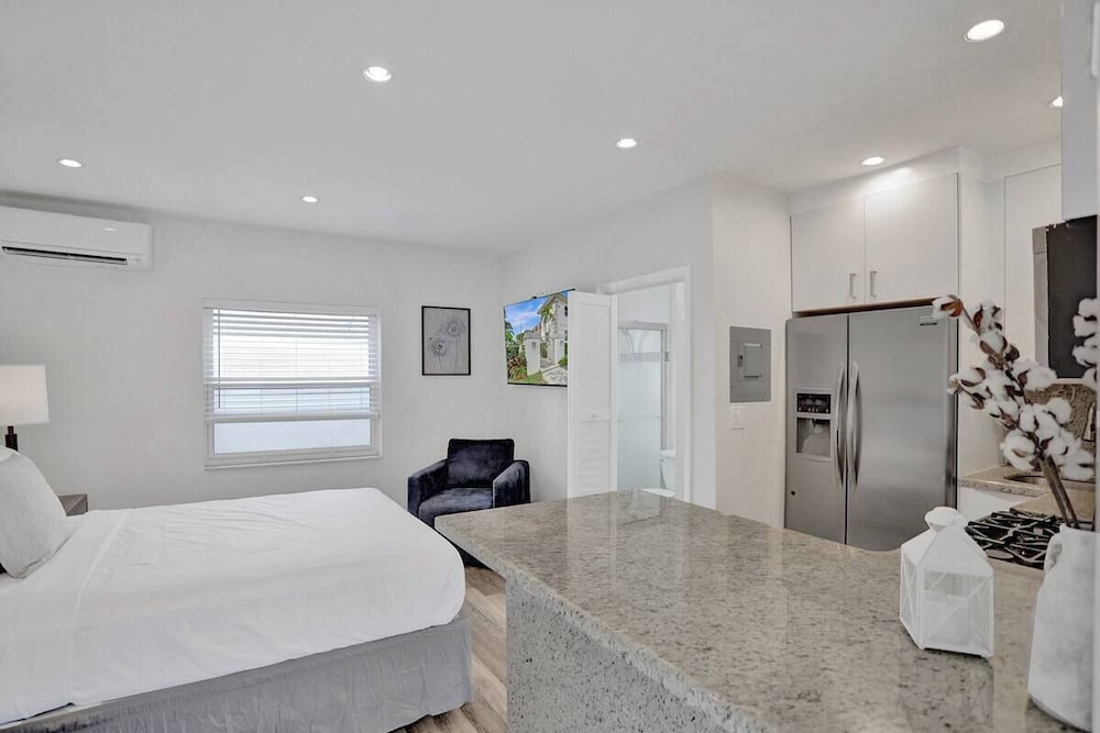 Classic Studio, 1 Queen Bed, Patio (Hendrick 2)