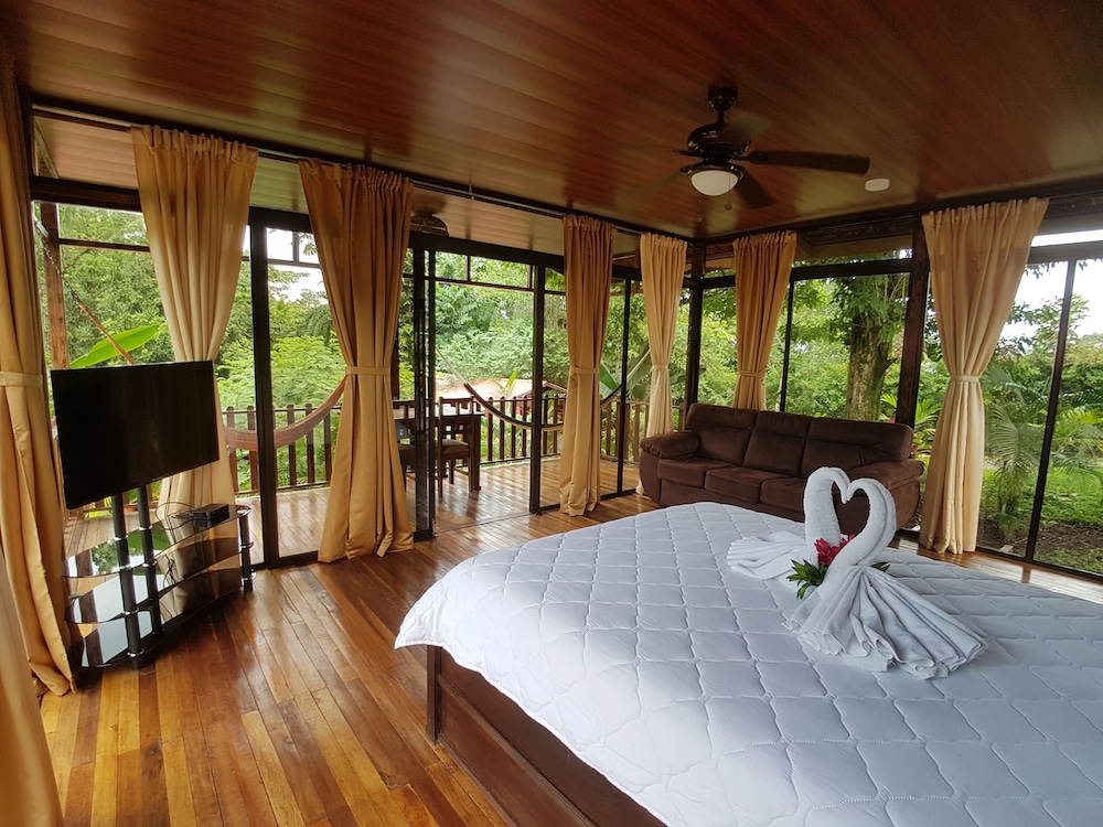 Glass Bungalow photo 2