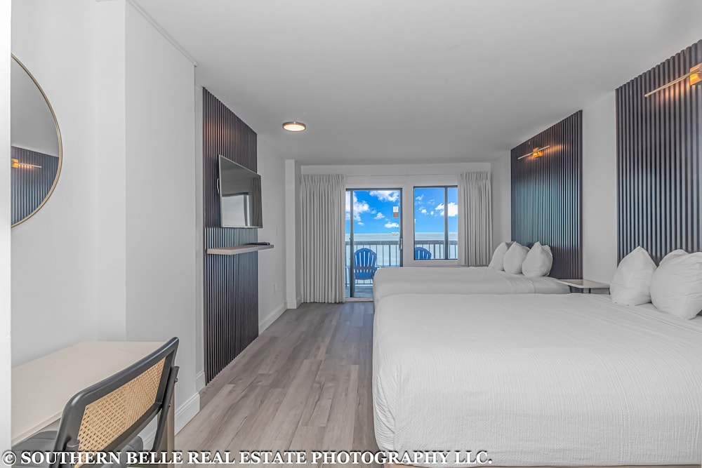 Standard Suite, 1 King Bed with Sofa bed, Balcony, Ocean View photo 1