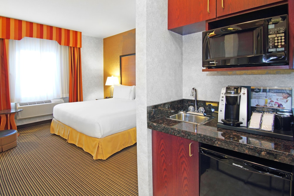 Standard Room, 1 King Bed - Photo 3