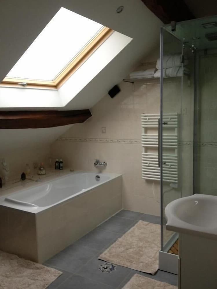 Deluxe Double Room, Private Bathroom photo 3