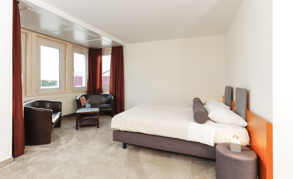 Junior Suite, 1 Bedroom, Non Smoking, River View photo 3