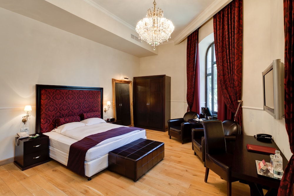 Executive Room - Photo 2