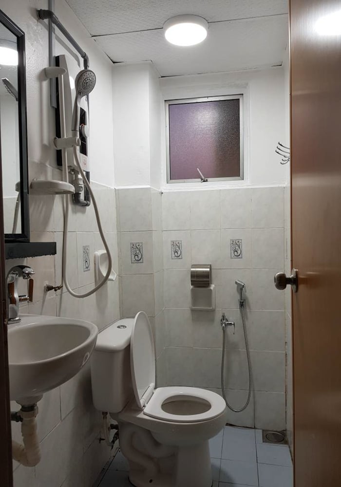 Basic Apartment, 3 Bedrooms photo 2