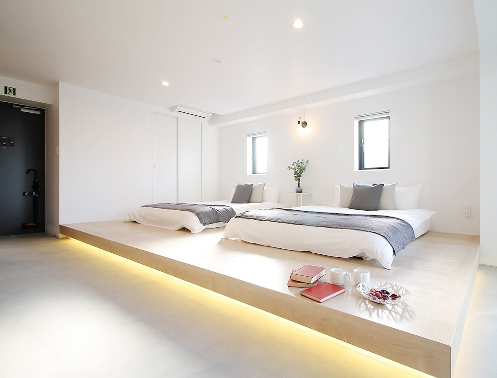 Design Studio (702)