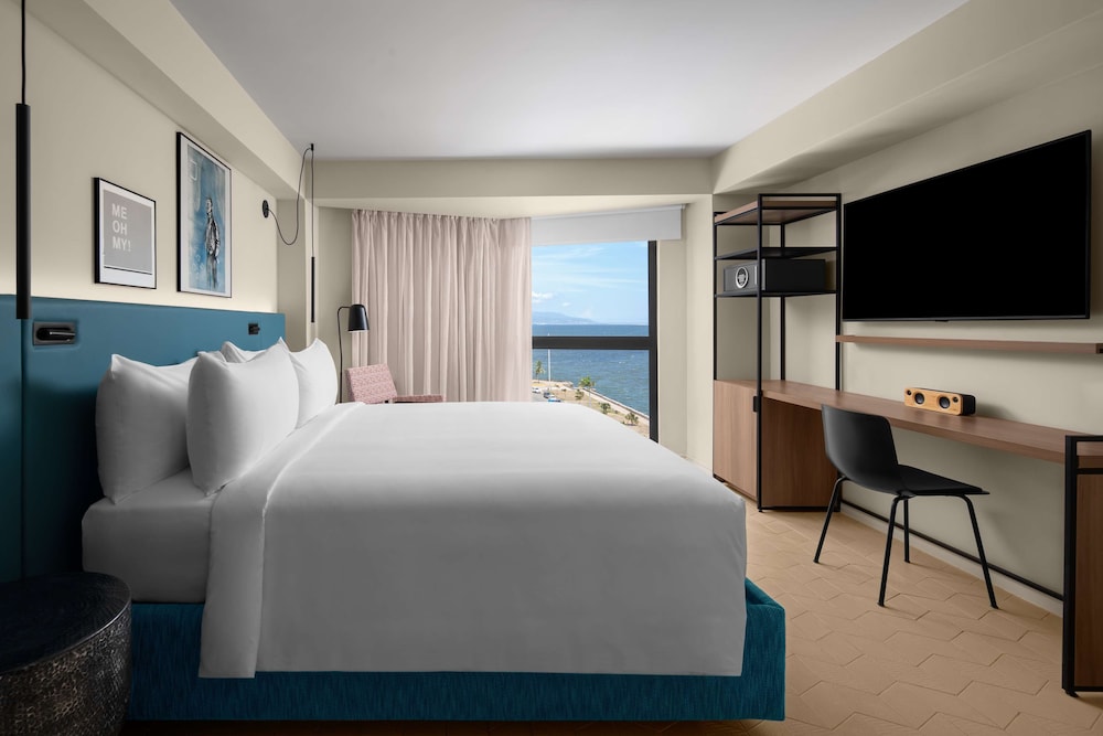 Room, 1 Bedroom, Balcony, Oceanfront photo 2
