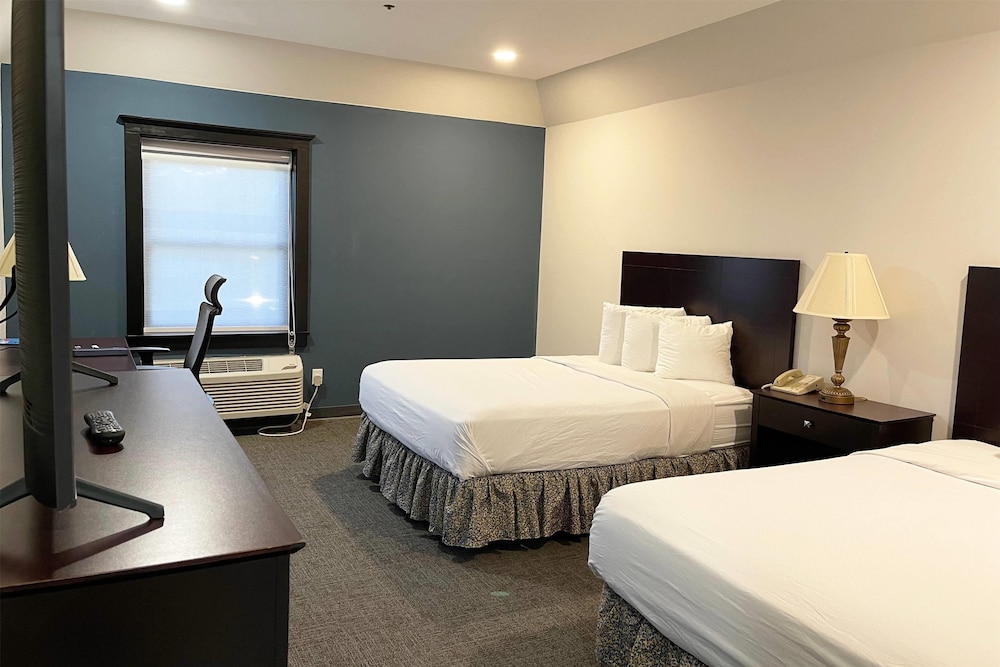 Superior Room, 2 Queen Beds, Non Smoking - Photo 6