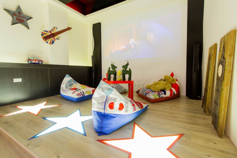 Quadruple Room (Avenue of Stars) photo 3