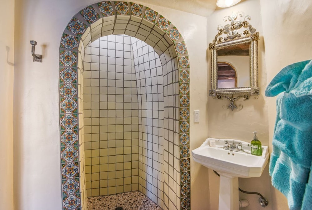 House (Hacienda Rose - Historic East Side Ad) photo 2