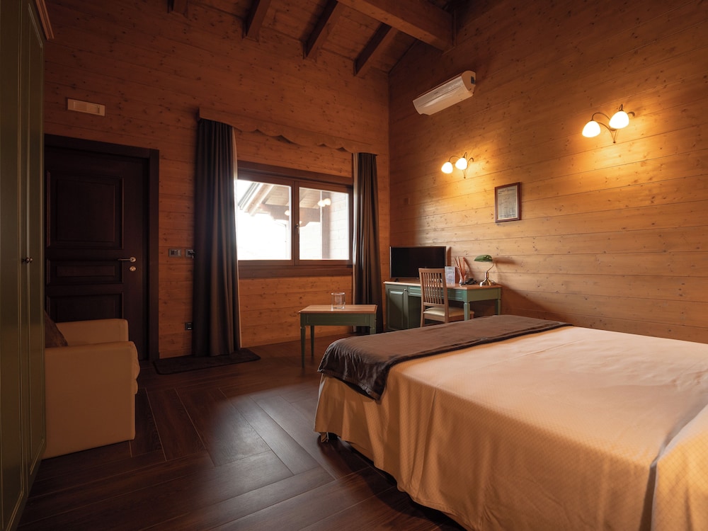 Luxury Chalet, 1 Bedroom, Park View photo 3