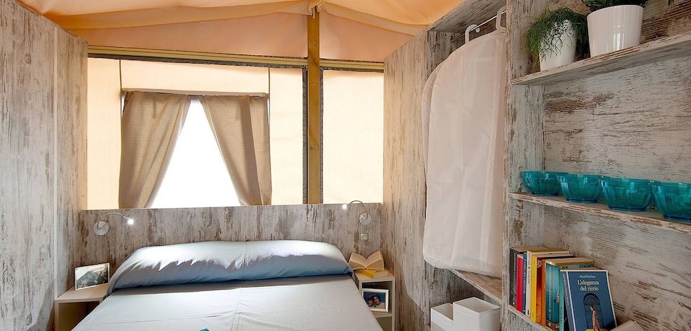 Comfort Tent, 2 Bedrooms photo 1