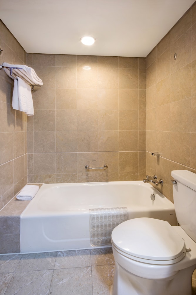 Business Double Room thumbnail 5